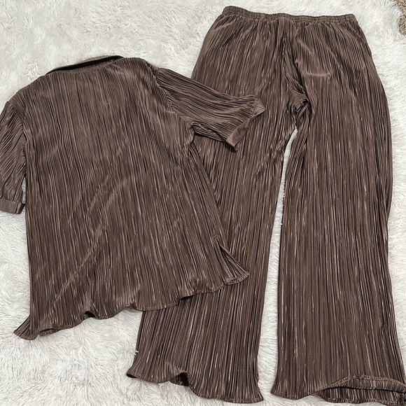 🟣 Hey Babe Pleated Satin Set - Picture 2 of 4